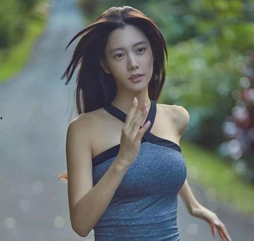 日韩美女克拉拉视频网站,日韩美女的性感魅力，网络视频中的惊艳瞬间